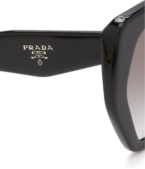 como saber si los lentes prada son originales|unas gafas de Prada.